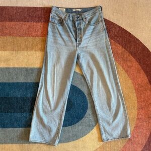 Levi’s Premium ribcage straight ankle size 28